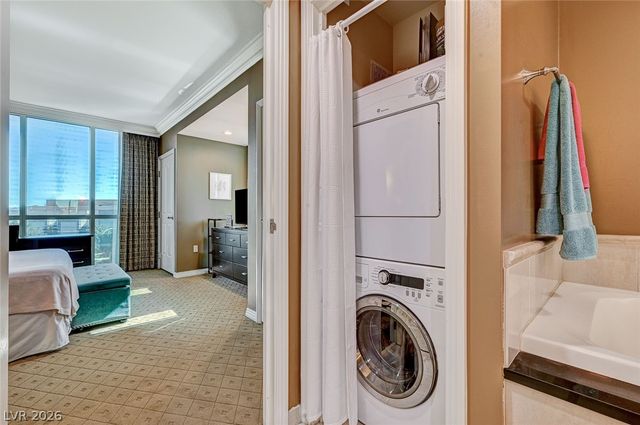 135 East Harmon Avenue 402, Las Vegas, NV 89109