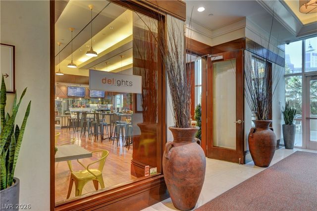 135 East Harmon Avenue 402, Las Vegas, NV 89109