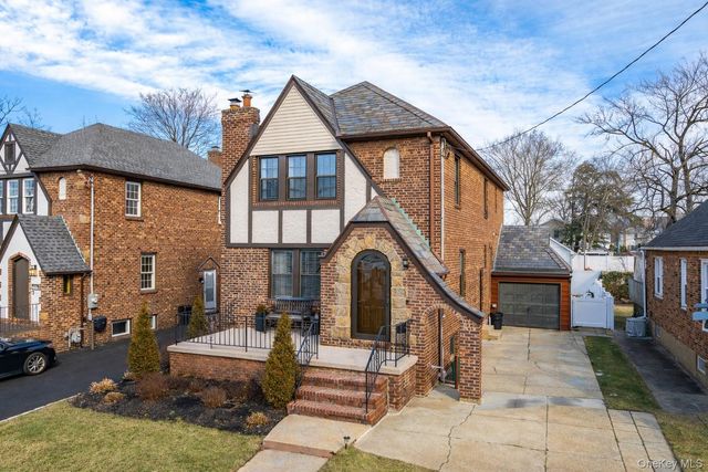 3 Olive Place, Lynbrook, NY 11563