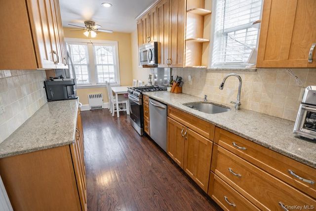 3 Olive Place, Lynbrook, NY 11563