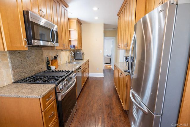 3 Olive Place, Lynbrook, NY 11563