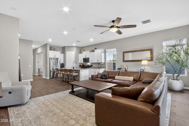 2021 W PLUM Road, Phoenix, AZ 85085