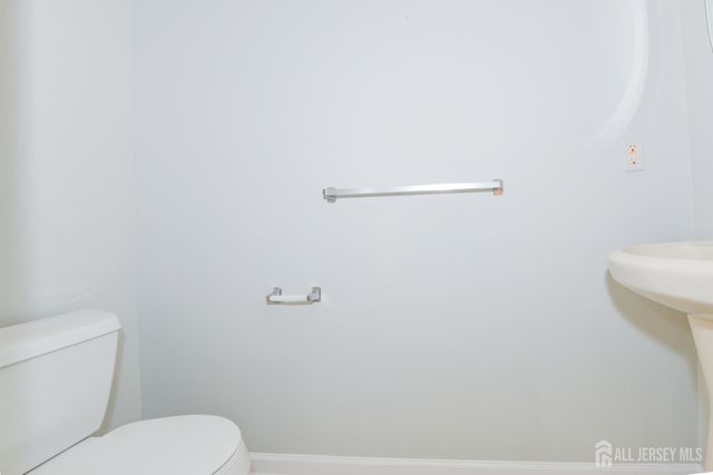 34 Forest Drive, Piscataway, NJ 08844