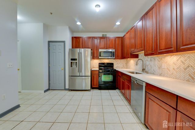 34 Forest Drive, Piscataway, NJ 08844