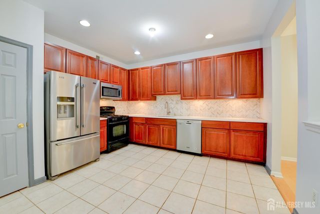 34 Forest Drive, Piscataway, NJ 08844
