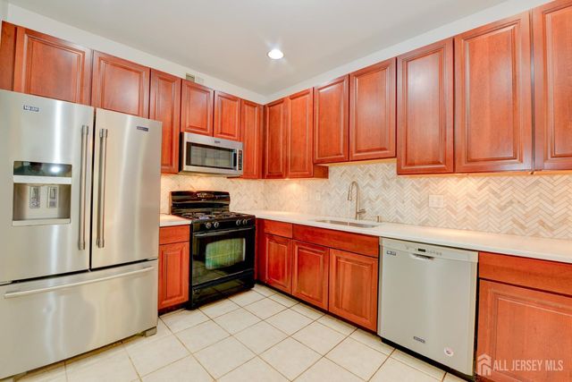 34 Forest Drive, Piscataway, NJ 08844