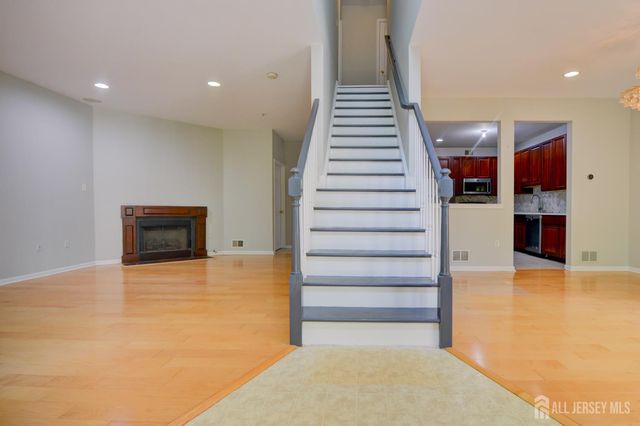 34 Forest Drive, Piscataway, NJ 08844