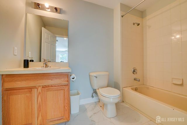 34 Forest Drive, Piscataway, NJ 08844