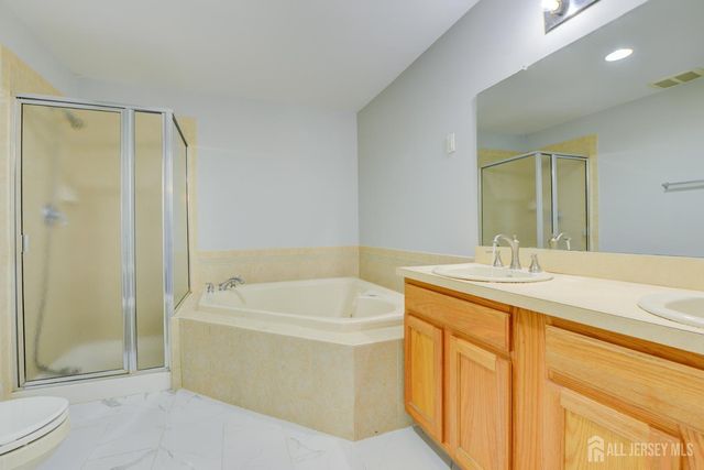 34 Forest Drive, Piscataway, NJ 08844
