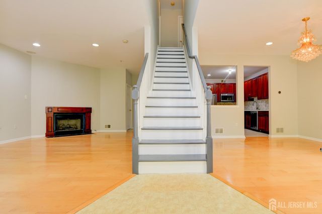 34 Forest Drive, Piscataway, NJ 08844
