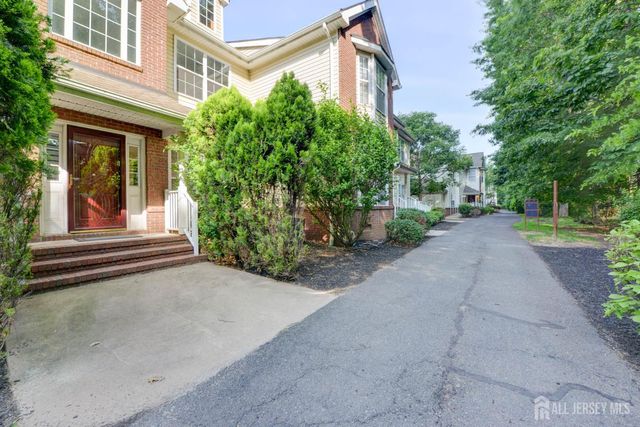 34 Forest Drive, Piscataway, NJ 08844