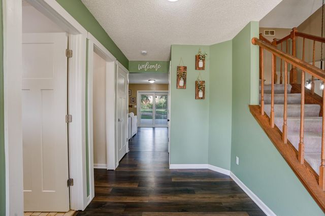 2211 Regent Lane SW, Rochester, MN 55902