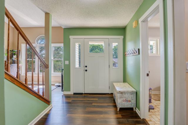 2211 Regent Lane SW, Rochester, MN 55902