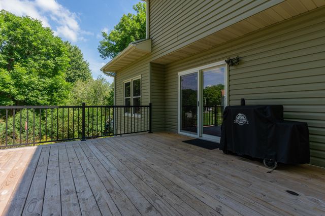 2211 Regent Lane SW, Rochester, MN 55902