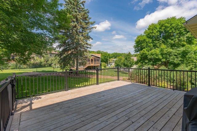 2211 Regent Lane SW, Rochester, MN 55902