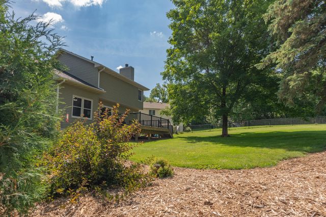 2211 Regent Lane SW, Rochester, MN 55902