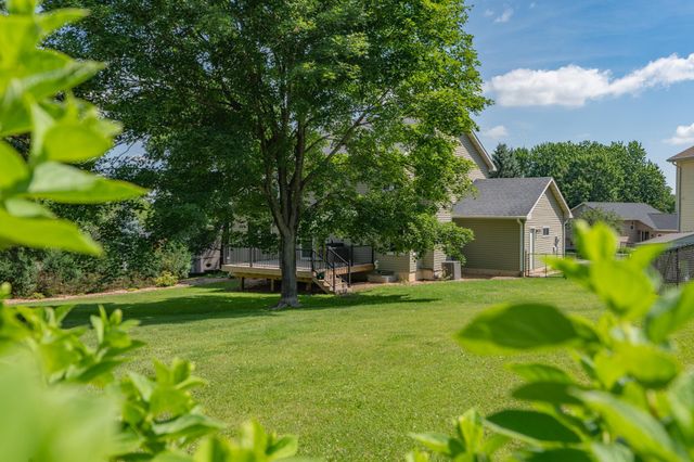 2211 Regent Lane SW, Rochester, MN 55902