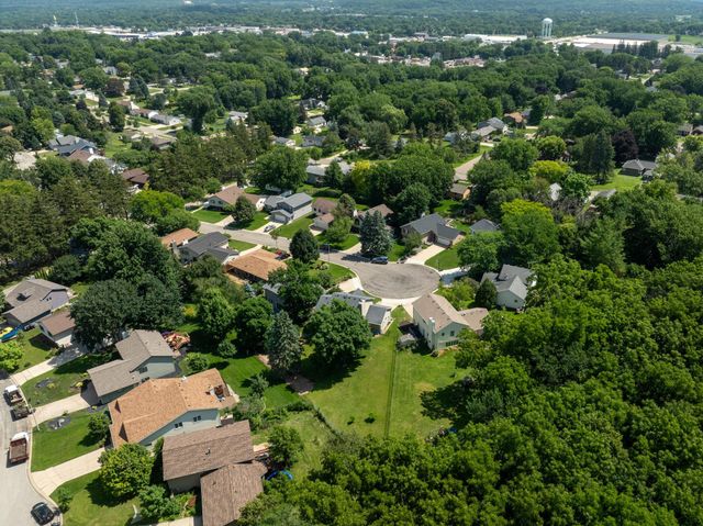 2211 Regent Lane SW, Rochester, MN 55902