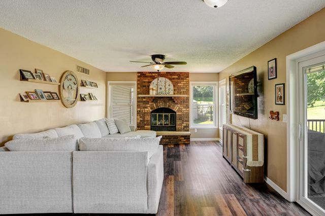 2211 Regent Lane SW, Rochester, MN 55902