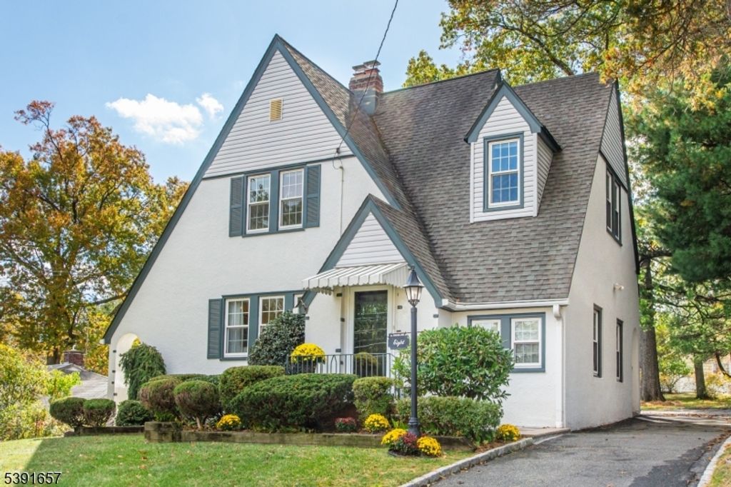 8 Benvenue Ave, West Orange Twp., NJ 07052