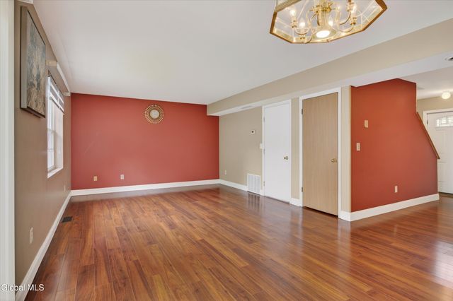 17 Diane Court, Cohoes, NY 12047