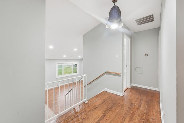 7030 W Carol Avenue, Niles, IL 60714