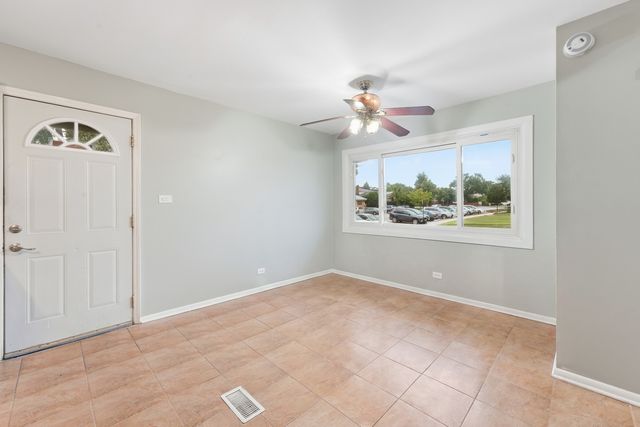 7030 W Carol Avenue, Niles, IL 60714