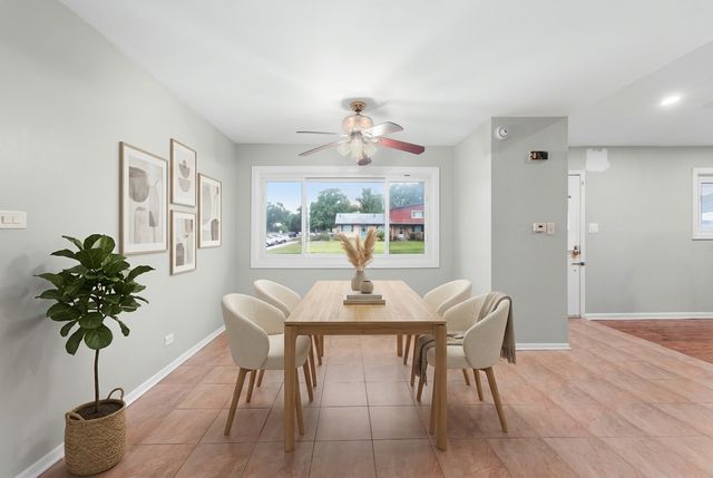 7030 W Carol Avenue, Niles, IL 60714