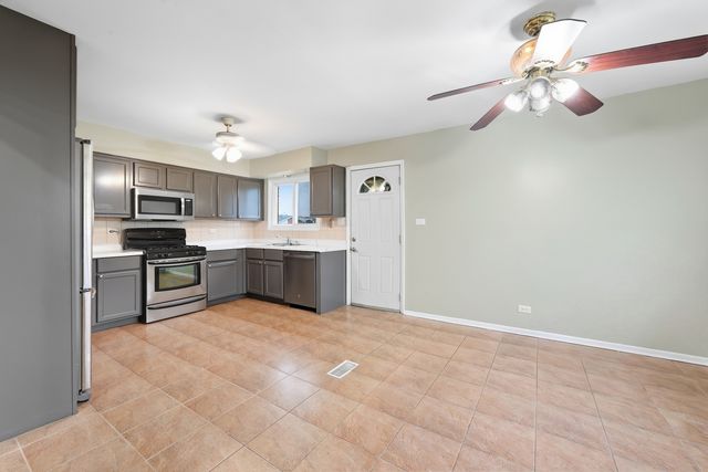 7030 W Carol Avenue, Niles, IL 60714