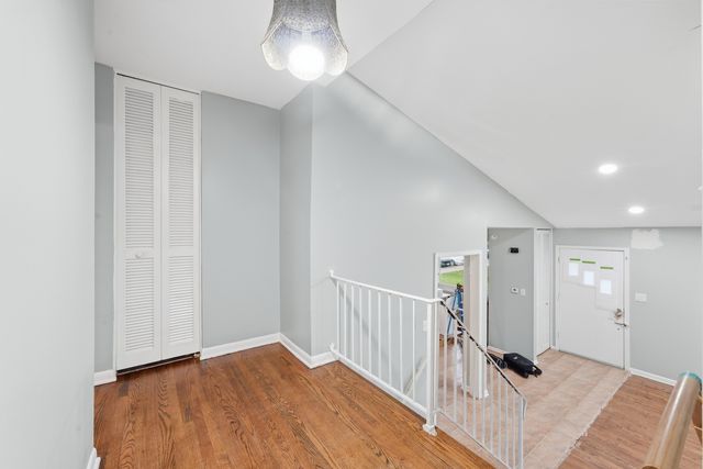 7030 W Carol Avenue, Niles, IL 60714