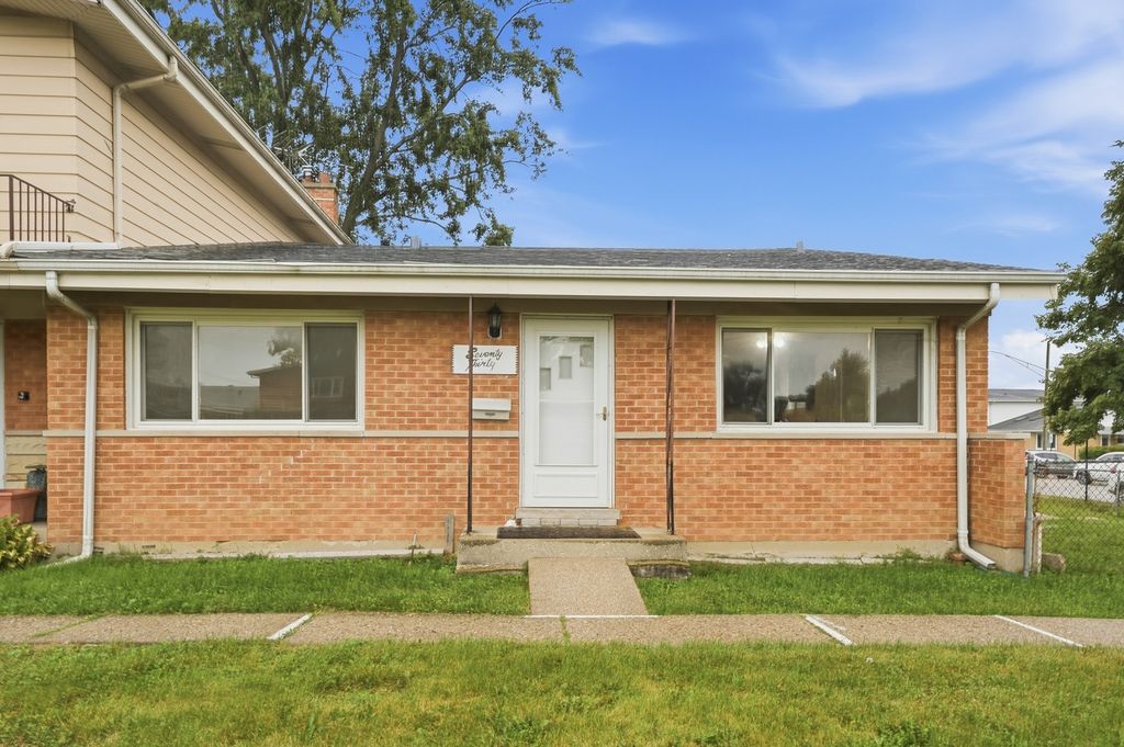 7030 W Carol Avenue, Niles, IL 60714