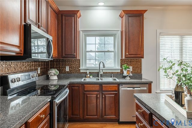 11114 Carrington Green Dr, Glen Allen, VA 23060