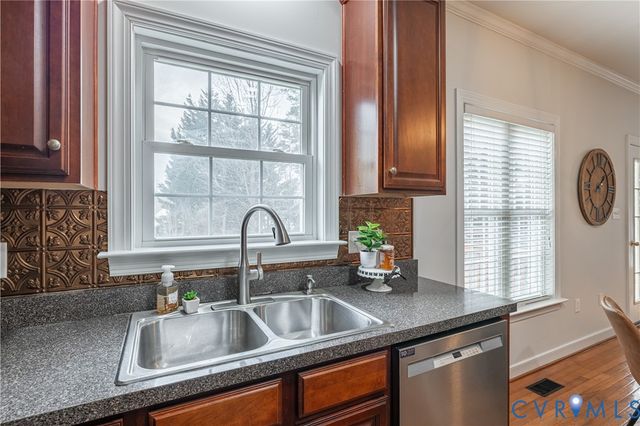 11114 Carrington Green Dr, Glen Allen, VA 23060