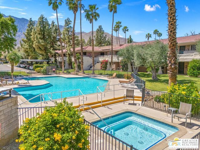 510 N Villa Court 107, Palm Springs, CA 92262