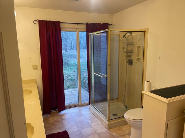 800 Sunny Glen Way, Wolf Creek, OR 97497