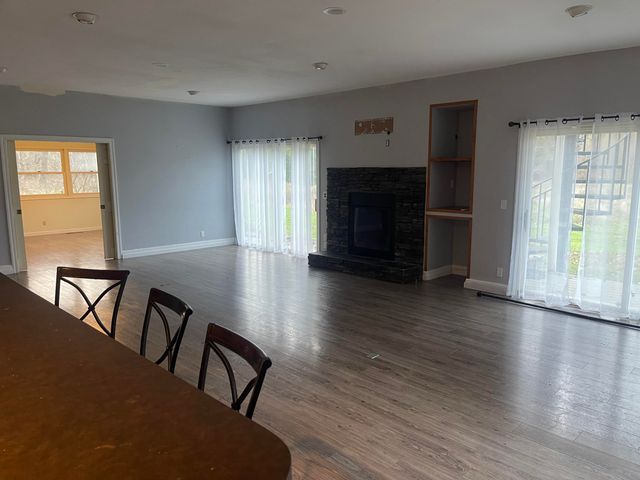 800 Sunny Glen Way, Wolf Creek, OR 97497