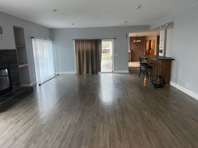 800 Sunny Glen Way, Wolf Creek, OR 97497