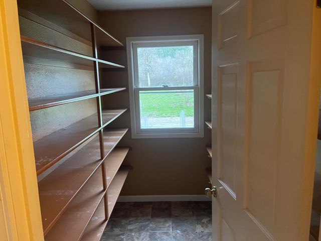 800 Sunny Glen Way, Wolf Creek, OR 97497