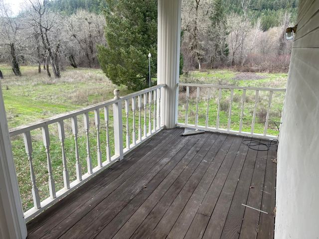 800 Sunny Glen Way, Wolf Creek, OR 97497