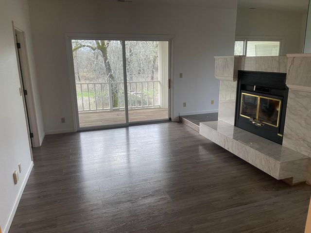 800 Sunny Glen Way, Wolf Creek, OR 97497