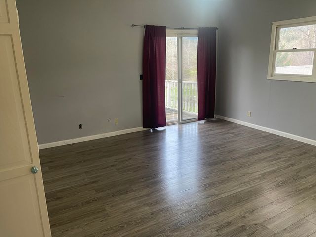 800 Sunny Glen Way, Wolf Creek, OR 97497