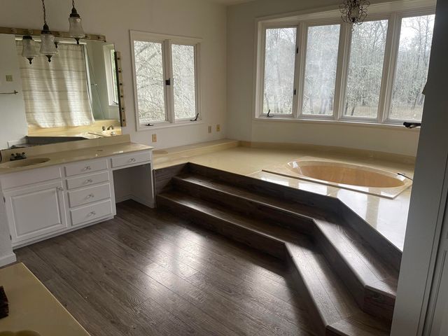 800 Sunny Glen Way, Wolf Creek, OR 97497