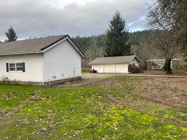 800 Sunny Glen Way, Wolf Creek, OR 97497