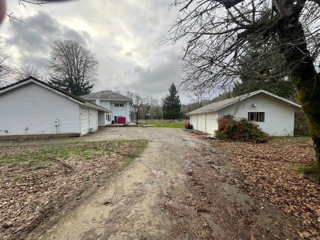 800 Sunny Glen Way, Wolf Creek, OR 97497