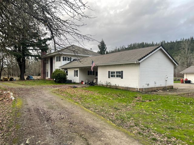 800 Sunny Glen Way, Wolf Creek, OR 97497