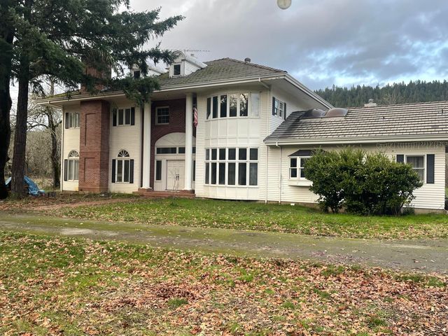 800 Sunny Glen Way, Wolf Creek, OR 97497