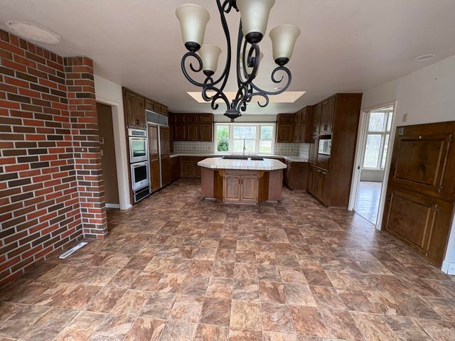 800 Sunny Glen Way, Wolf Creek, OR 97497