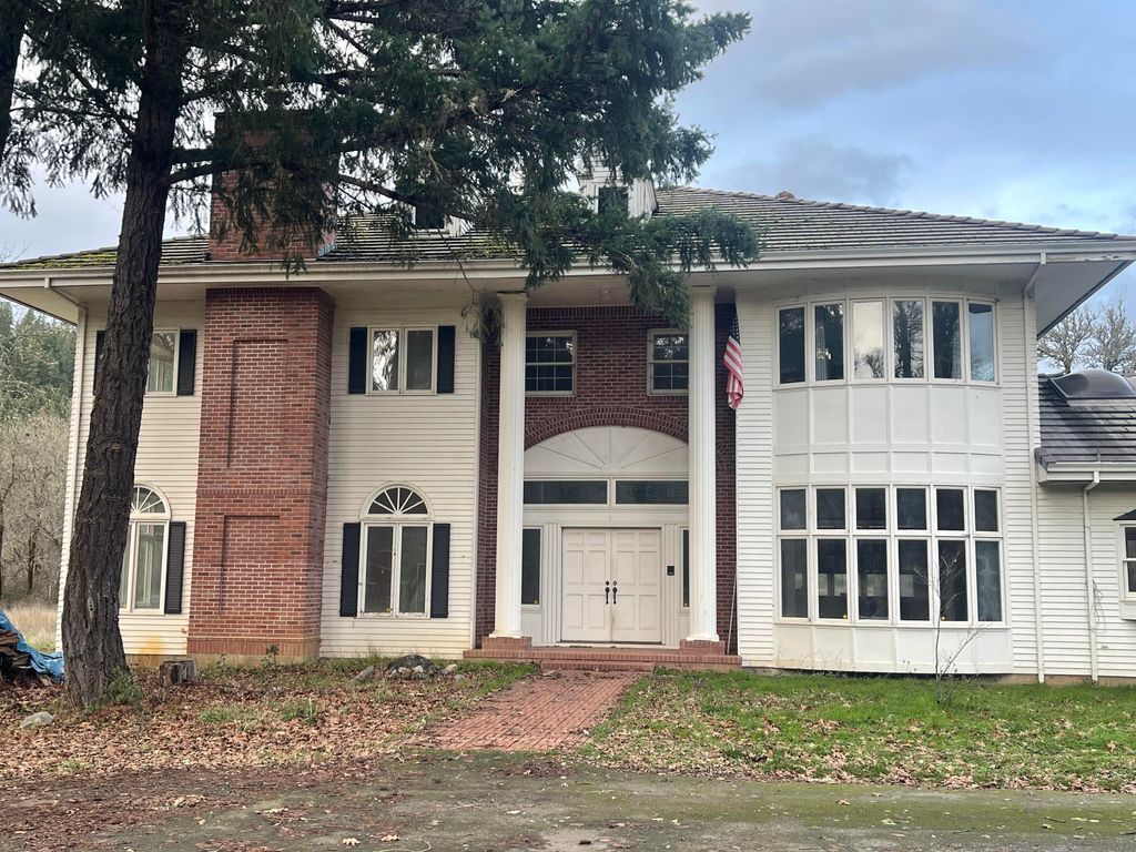 800 Sunny Glen Way, Wolf Creek, OR 97497