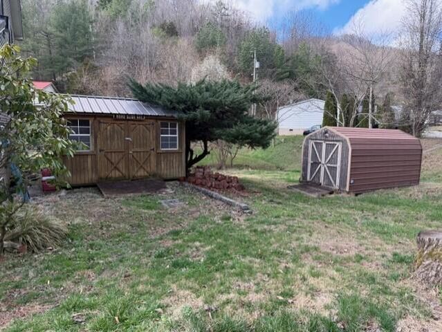387 Left Penhook Road, Harold, KY 41635