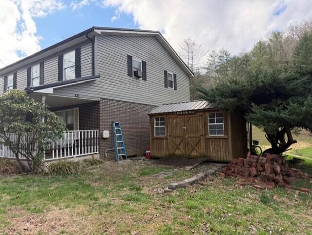 387 Left Penhook Road, Harold, KY 41635